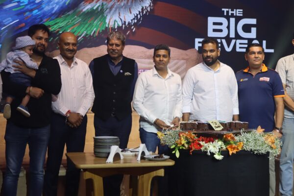 कपिल देव ने टी20 मुंबई लीग 2025 के लिए सोबो मुंबई फाल्कन्स के ब्रांड एंबेसडर के रूप में जर्सी लॉन्च की