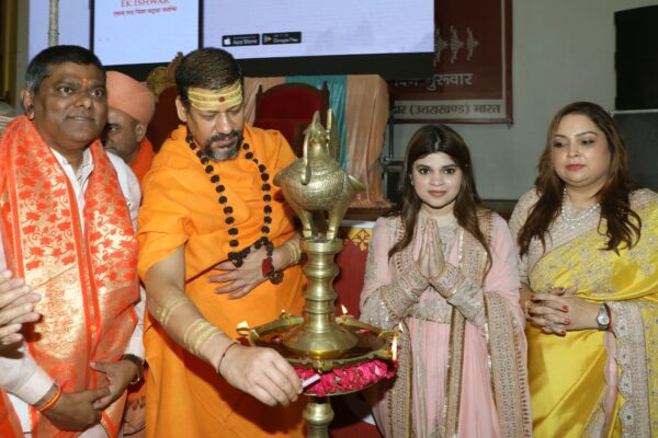 हरिद्वार में कैलाशानंदजी महाराज द्वारा ‘एक ईश्वर’ ऐप का शुभारंभ”